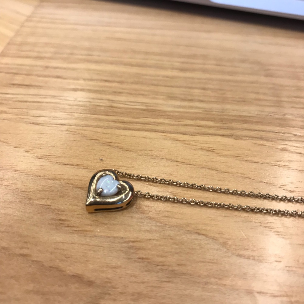 BEAUTIFUL OPAL NECKLACE